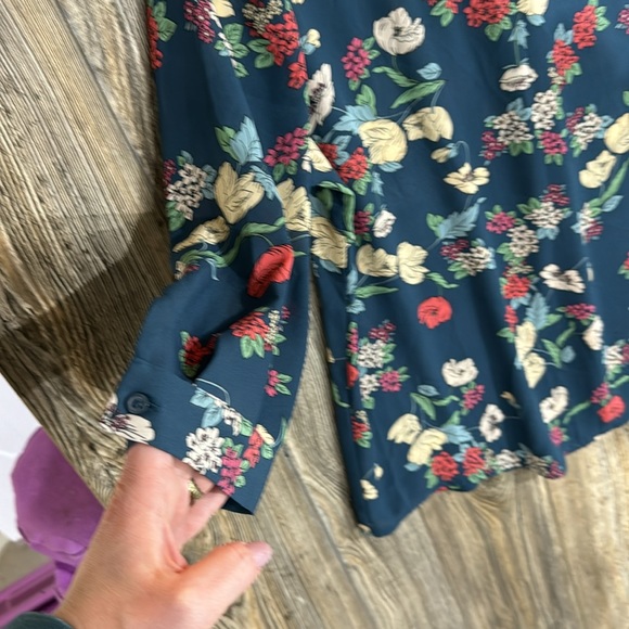 3/4 Sleeve Floral Blouse - Picture 2 of 7